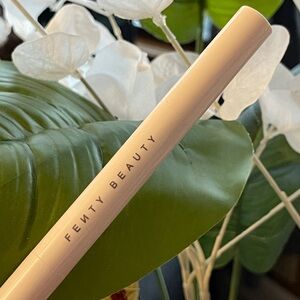 FENTY BEAUTY By Rihanna Brow MVP Sculpting Wax Pencil & Styler in “Unive…